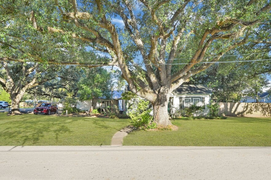 More Photos Of 404 W 3rd St, League City Manufactured Housing Mobile Home Park For Sale