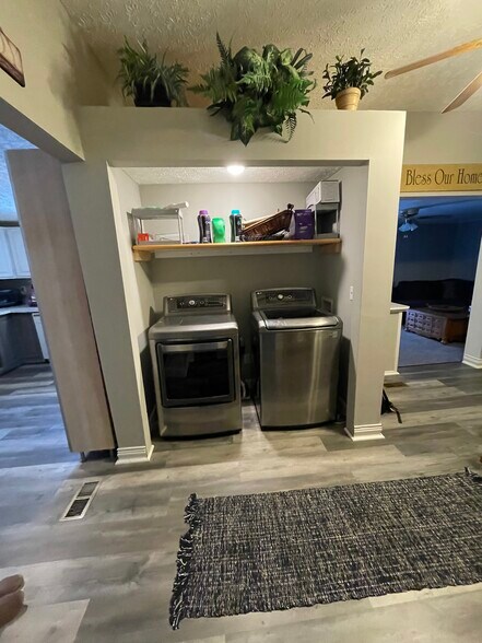 More Photos Of 5002 S Walnut St, South Bloomfield Storefront For Sale