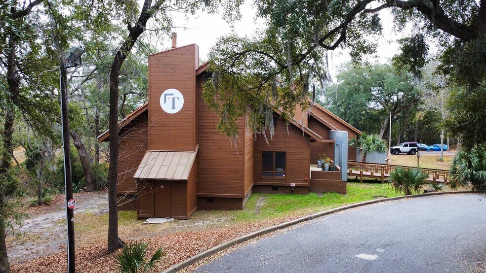 More Photos Of 1025 Sam Rittenberg Blvd, Charleston Office For Lease