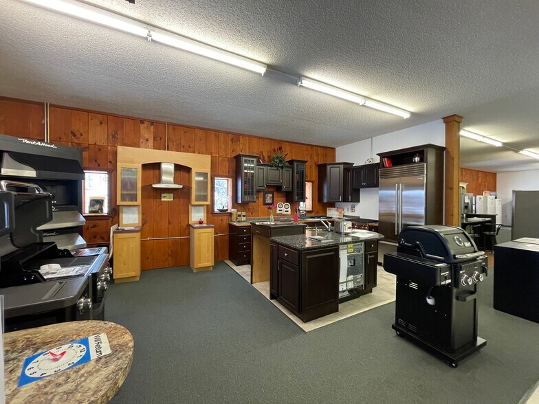 More Photos Of 16288 W Stress Rd, Hayward Showroom For Sale