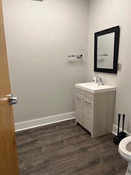 More Photos Of 264 Neely Ferry Rd, Simpsonville Light Distribution For Sale