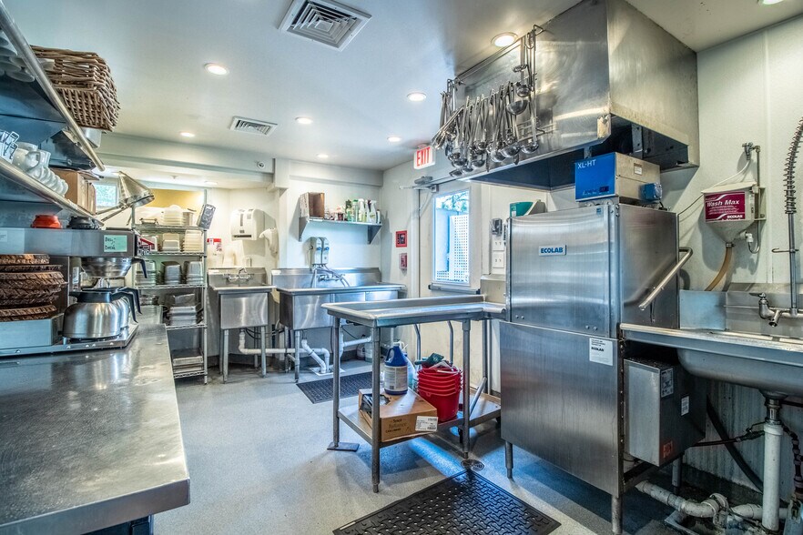 More Photos Of 27 Western Ave, Kennebunk Restaurant For Sale