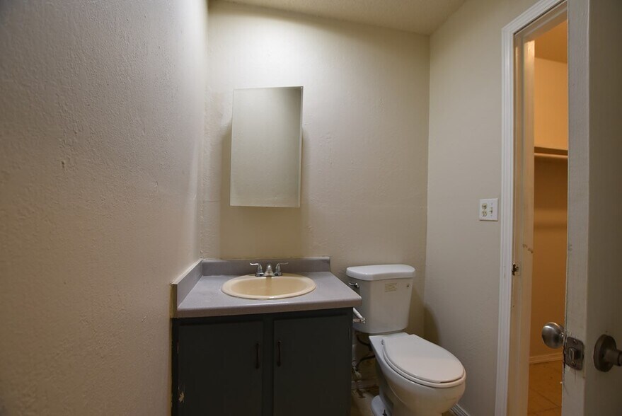 More Photos Of 1308 N Carol Ave, Monahans Apartments For Sale