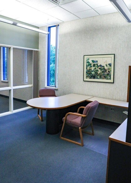 More Photos Of 1605 Heritage Dr, Northfield Office For Lease