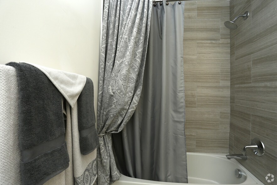 More Photos Of 200-202 Schley St, Garfield Apartments For Sale