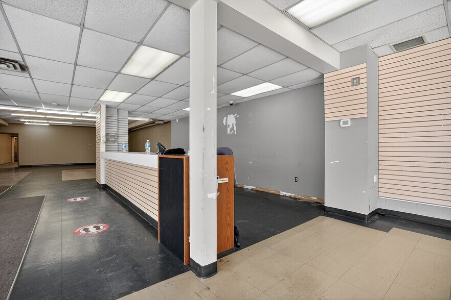 More Photos Of 812 Dundas St, London Freestanding For Sale