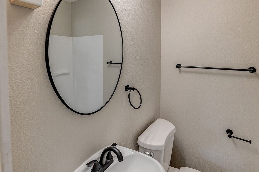 More Photos Of 302 N High St, Belleville Freestanding For Sale