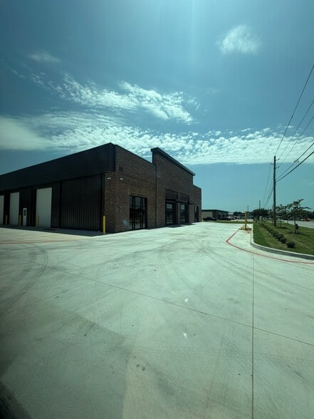 Primary Photo Of 805 S 9th St, Broken Arrow Industrial For Lease