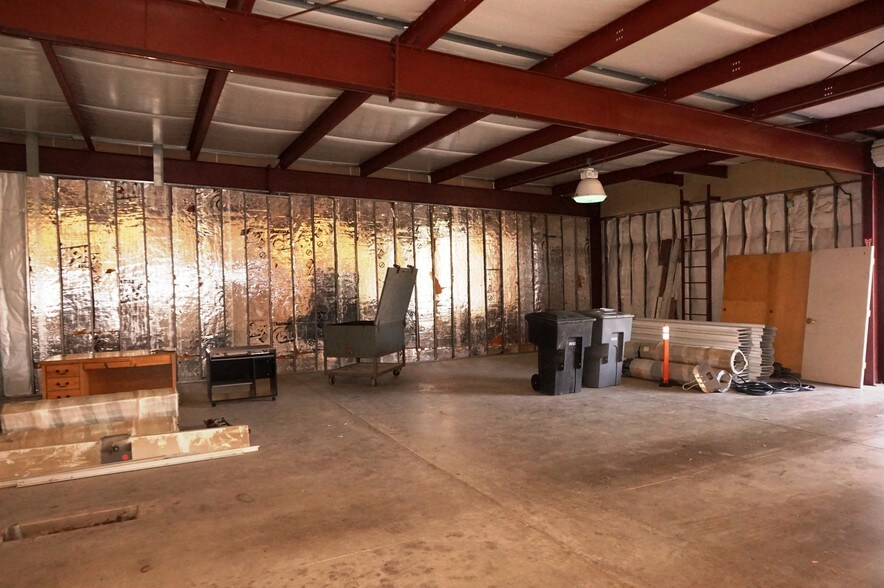 More Photos Of 538 S 5th Ave, Oakdale Light Distribution For Lease