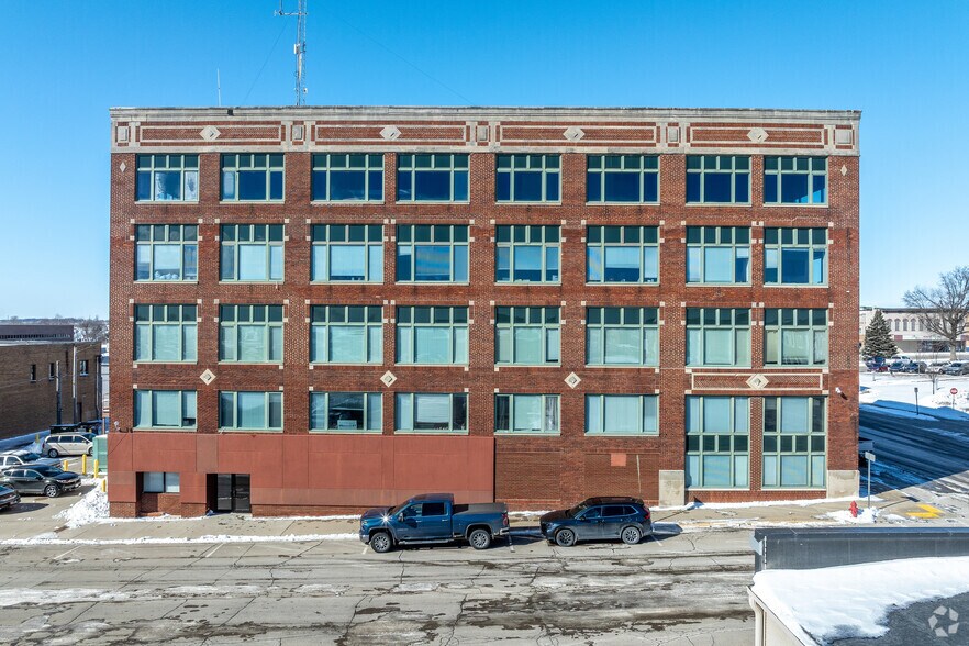 More Photos Of 11 E Church St, Marshalltown Unknown For Sale