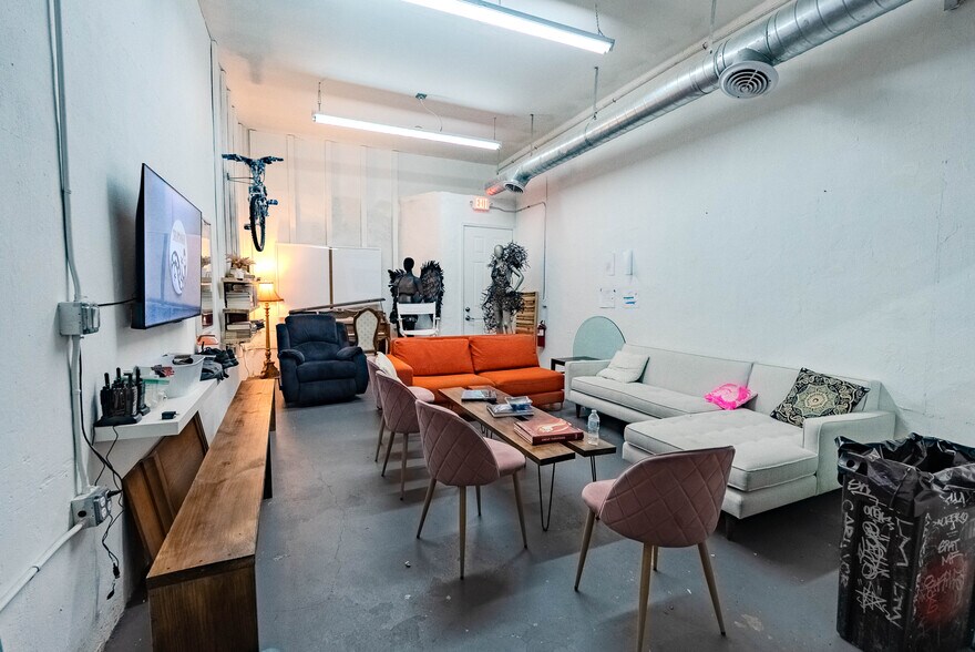 More Photos Of 702 NW 5th Ave, Miami Flex For Sale