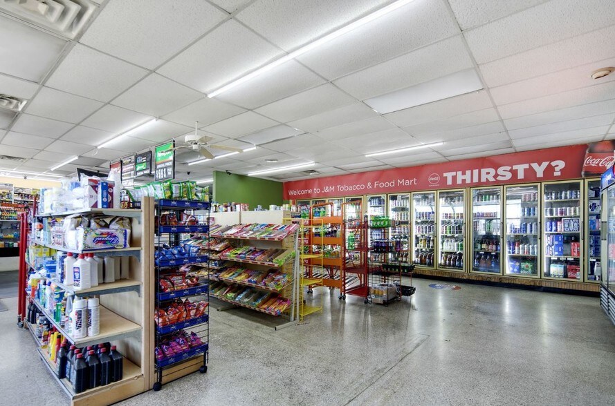 More Photos Of 315 N Eastern Blvd, Fayetteville Convenience Store For Sale