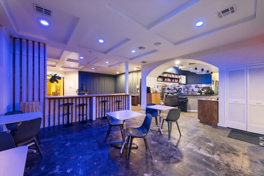 More Photos Of 2135-2147 Westheimer Rd, Houston Unknown For Lease