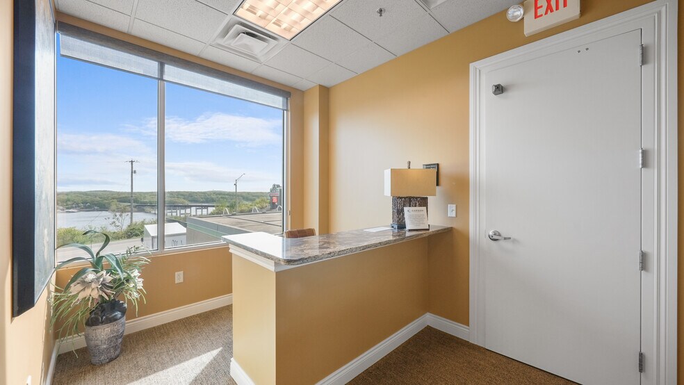 More Photos Of 2265 Bagnell Dam Blvd, Lake Ozark Office For Sale