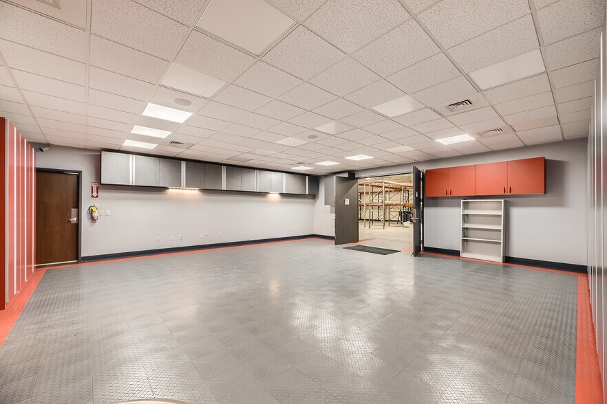 More Photos Of 15354 E Hinsdale Cir, Englewood Warehouse For Sale