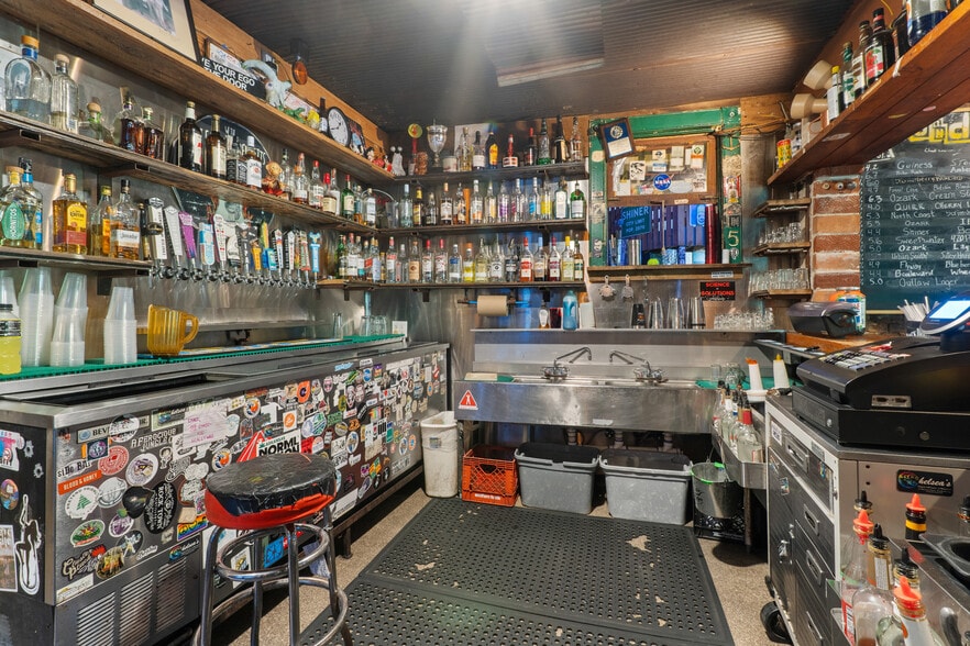 More Photos Of 10 Mountain St, Eureka Springs Restaurant For Sale