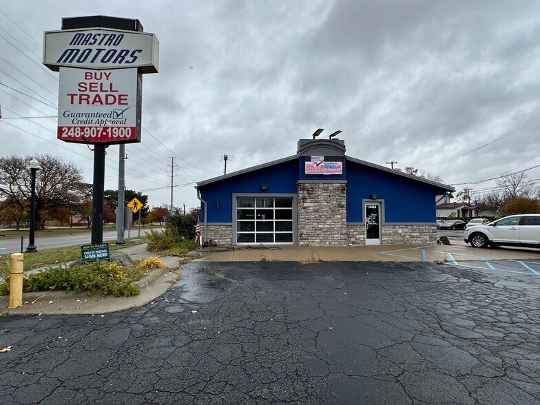More Photos Of 28333 Grand River Ave, Farmington Hills Auto Dealership For Sale