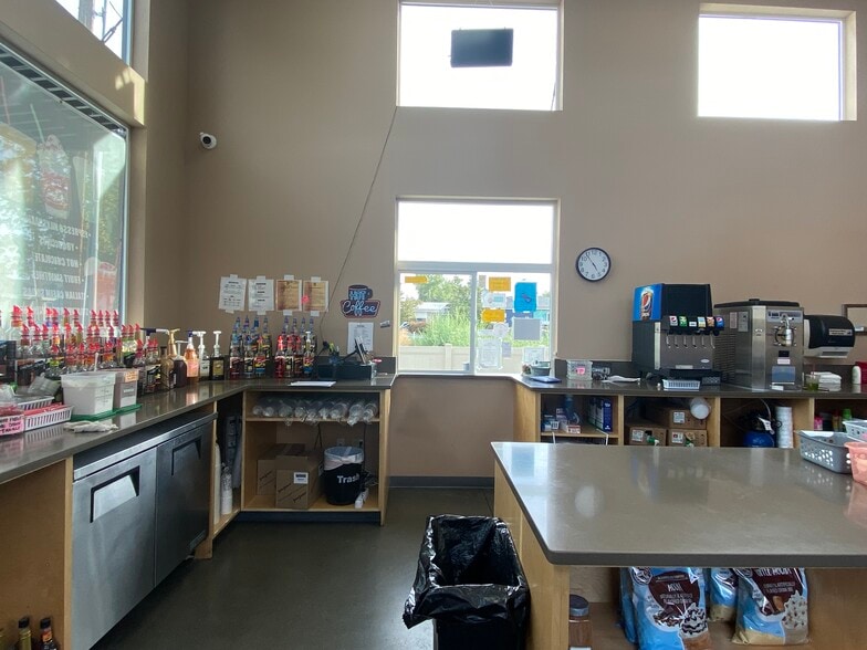 More Photos Of 900 S College Ave, College Place Freestanding For Sale