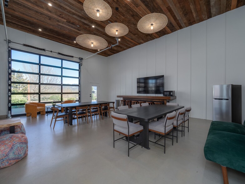 More Photos Of 20300 NE Highway 240, Newberg Hotel For Sale