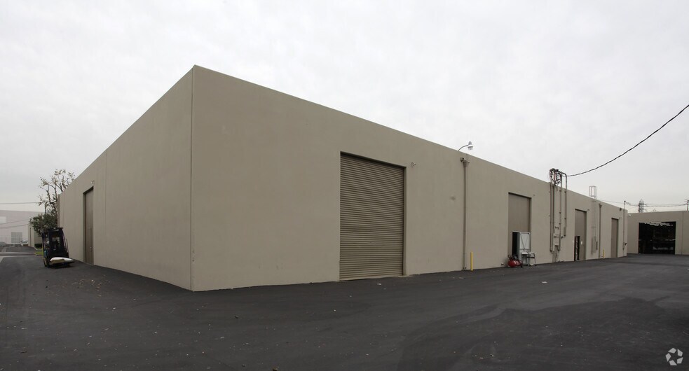 More Photos Of 1598 S Anaheim Blvd, Anaheim Manufacturing For Lease