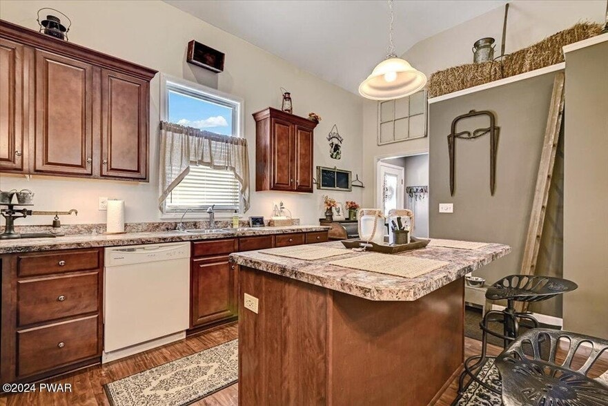 More Photos Of 186 Ledgedale Rd, Lake Ariel Apartments For Sale
