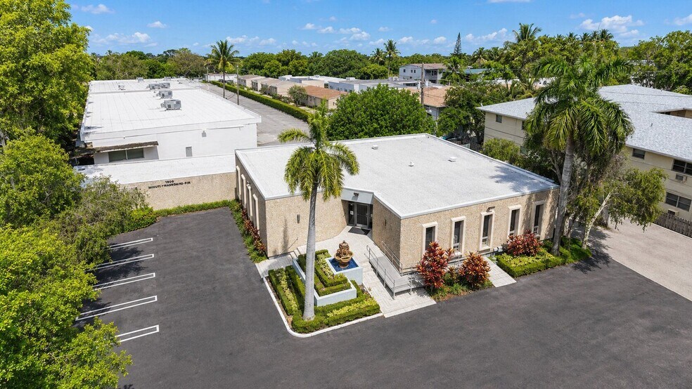 Primary Photo Of Sans Souci Blvd, Miami Office For Sale