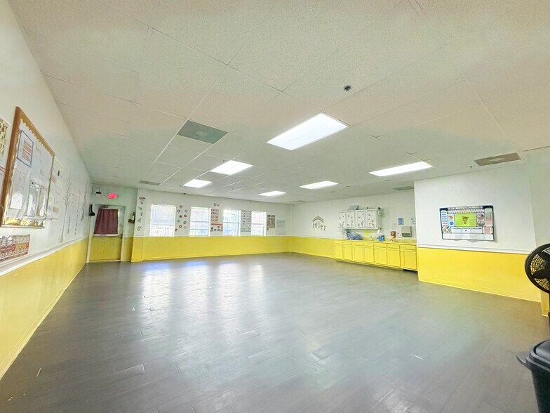 More Photos Of 3097 Emery Cir, Austell Light Distribution For Sale