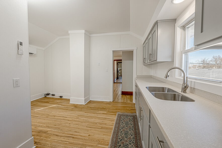 More Photos Of 127 W Main St, Belleville Restaurant For Sale
