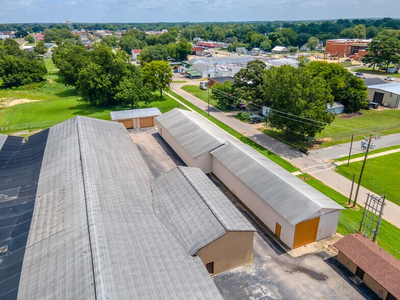 More Photos Of 800 S Wilson Ave, Dunn Industrial For Lease