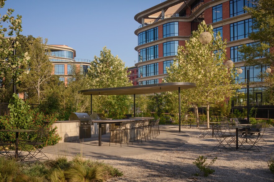 More Photos Of 1017 Springdale Rd, Austin Unknown For Lease