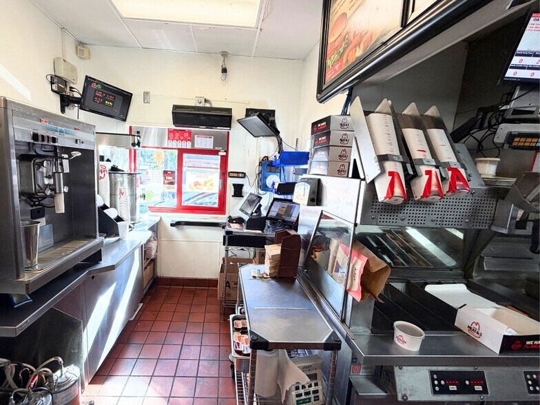 More Photos Of 670 S E St, San Bernardino Fast Food For Lease
