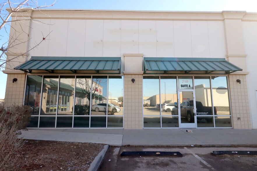 More Photos Of 210 W Longview Ave, Midland Storefront For Lease