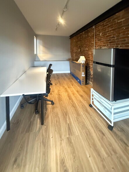 More Photos Of 1712 Connecticut Ave NW, Washington Storefront Retail Office For Lease