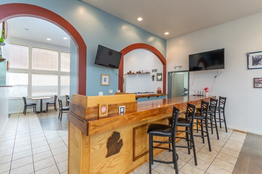 More Photos Of 33494-33518 Jefferson Ave, Brownstown Restaurant For Sale