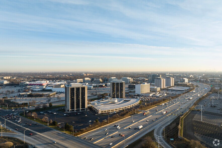 More Photos Of 1415 W 22nd St, Oak Brook Office For Lease