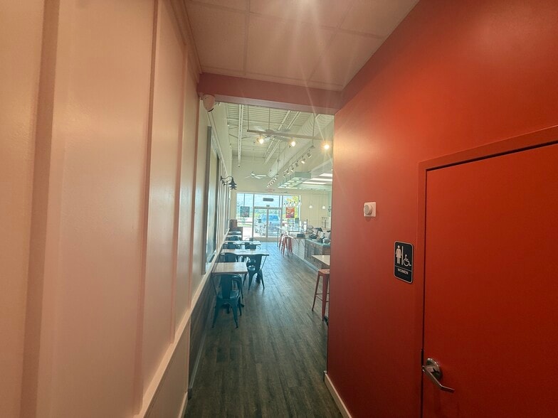 More Photos Of 7333 Fairmont Pky, Pasadena Unknown For Lease