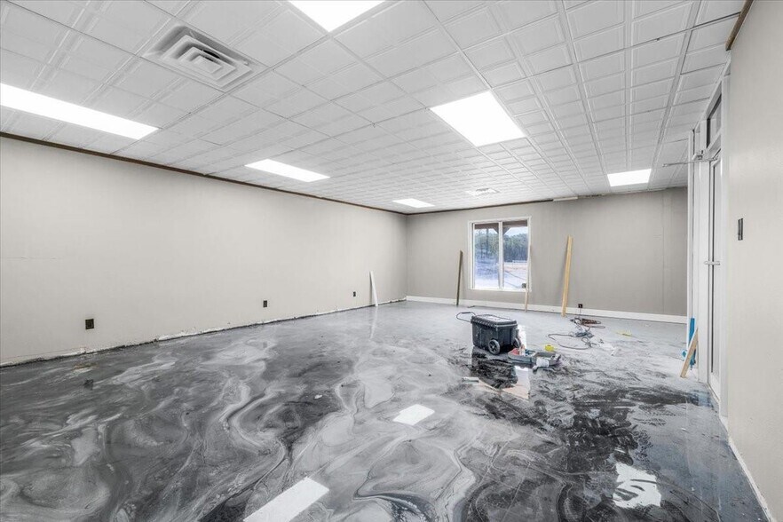 More Photos Of 3206 W Us Highway 377, Granbury Flex For Sale