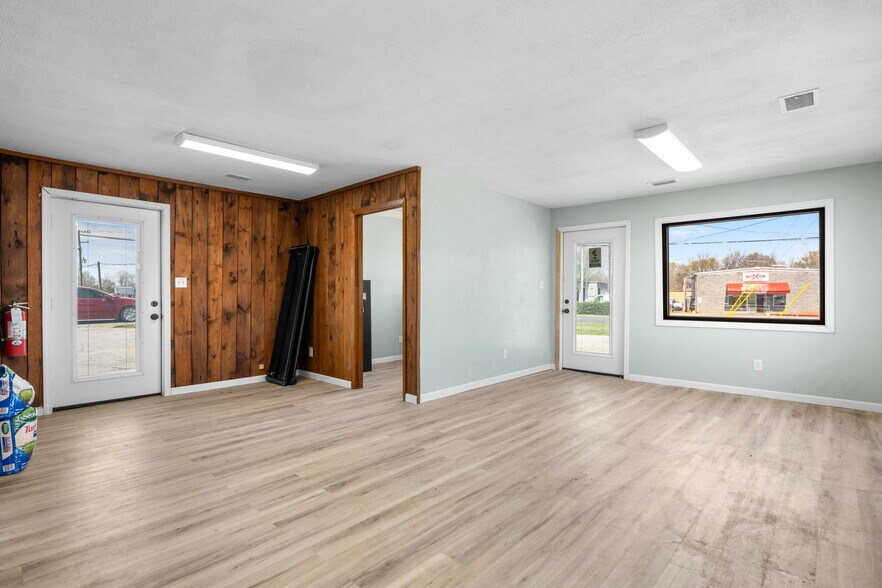 More Photos Of 121 13th St SW, Hickory Office For Sale