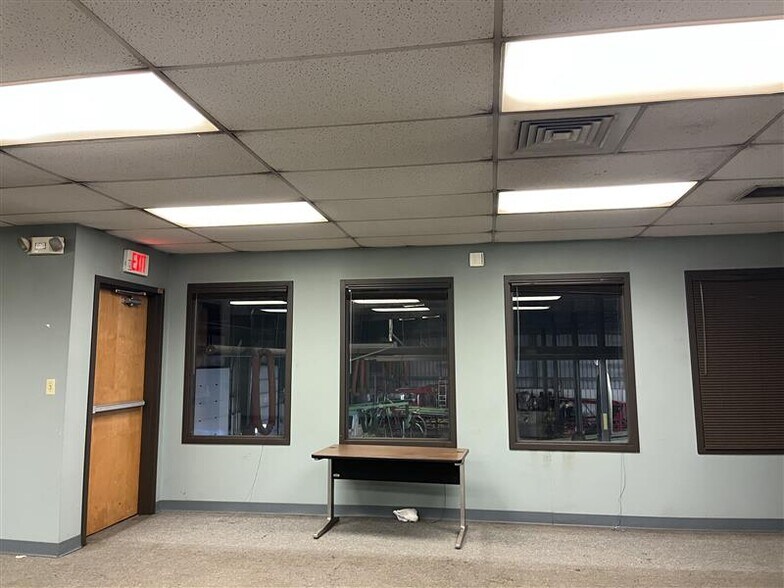 More Photos Of 75 Ransier Dr, Buffalo Truck Terminal For Sale