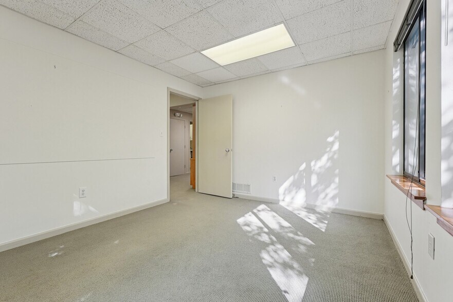 More Photos Of 176 Tamarack Cir, Skillman Office For Sale