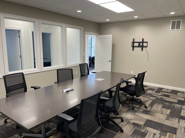 More Photos Of 13107 Eastpoint Park Blvd, Louisville Office For Sale