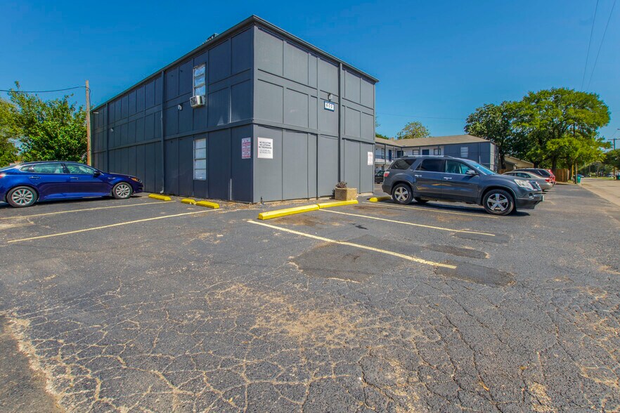 More Photos Of 600 E Craven Ave, Waco Apartments For Sale