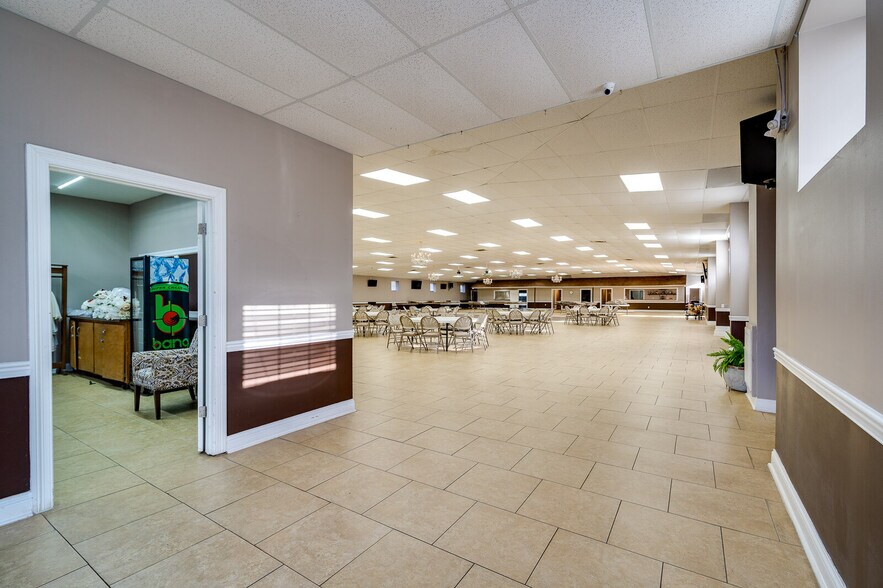 More Photos Of 6962 Coles Rd, Middletown General Retail For Sale