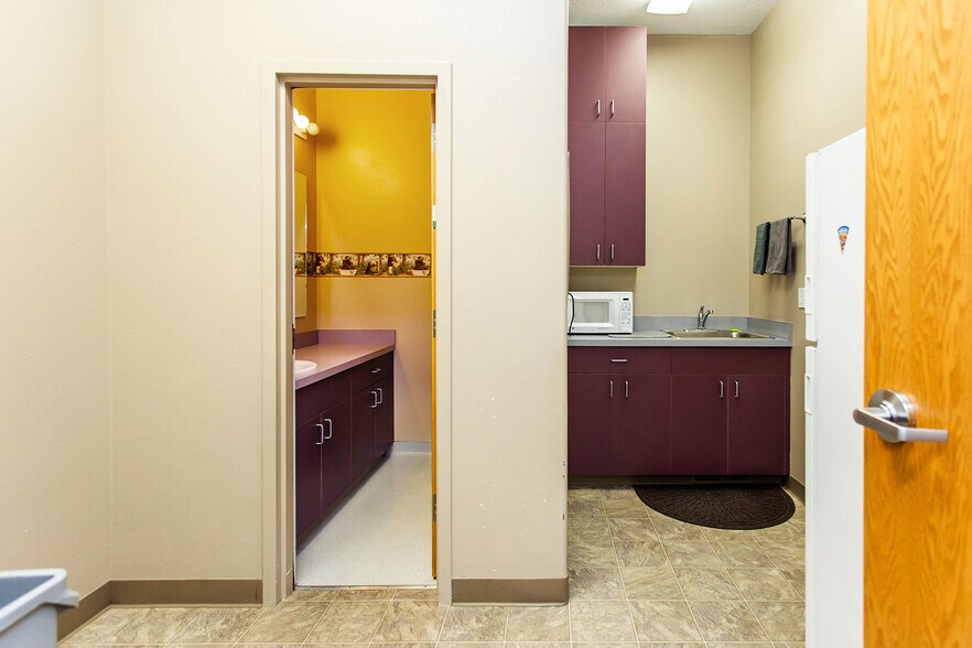 More Photos Of 1263 Bennett Ave, Burley Medical For Lease