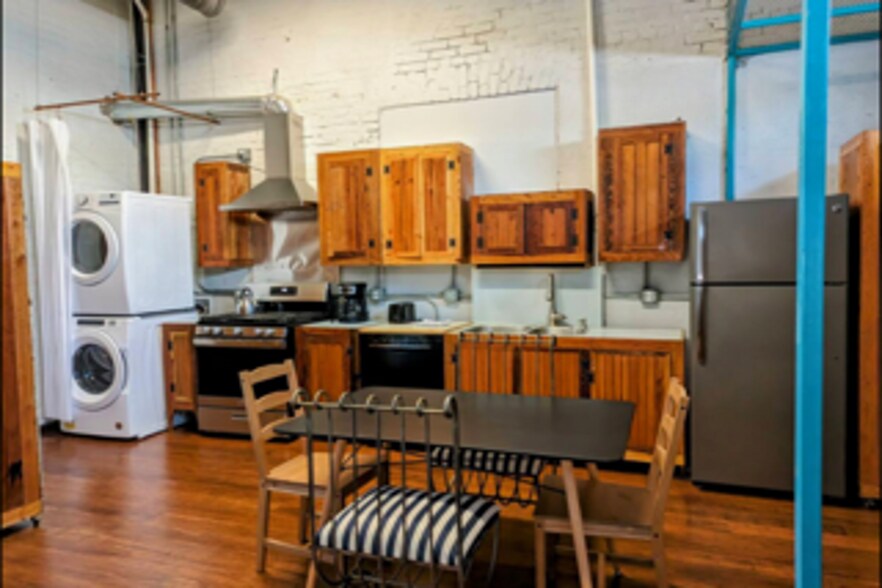 More Photos Of 828 E 15th St, Brownsville Office For Sale