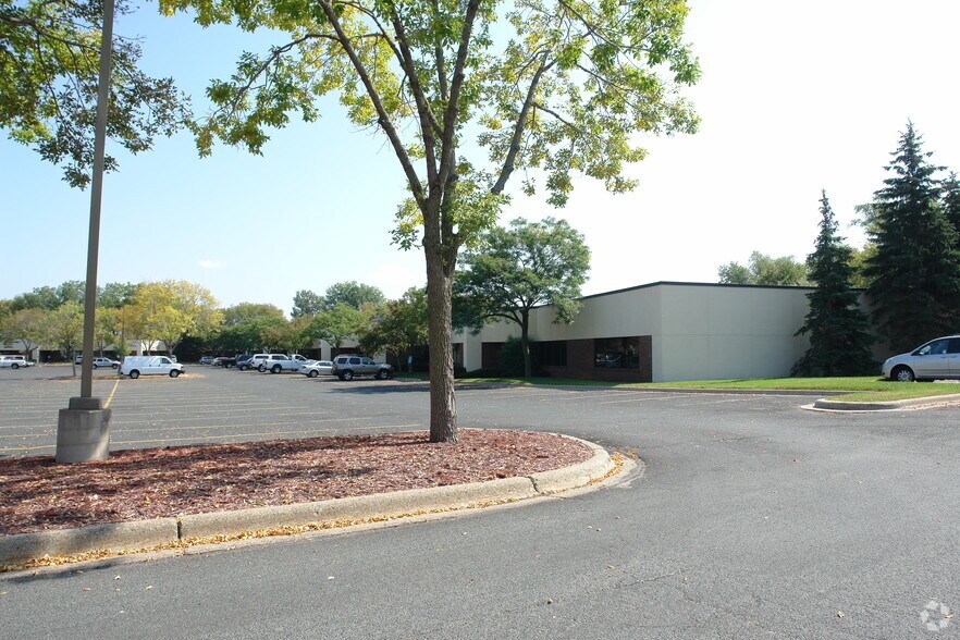More Photos Of 622-676 Mendelssohn Ave N, Golden Valley Light Manufacturing For Lease