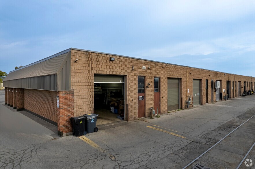 More Photos Of 101 Toro Rd, Toronto Service For Sale