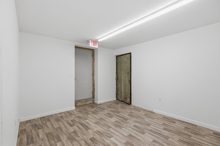 More Photos Of 649 Main St, Waltham Storefront For Sale