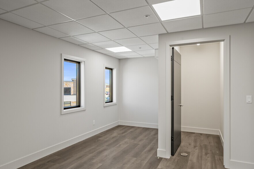 More Photos Of 4554 Forestdale Dr, Park City Light Manufacturing For Sale