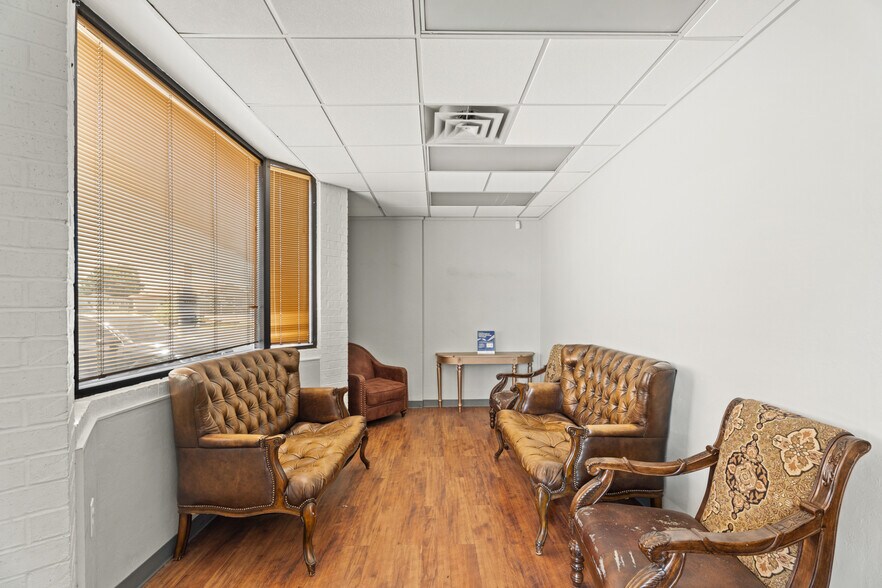 More Photos Of 1212 S Air Depot Blvd, Oklahoma City Office For Sale